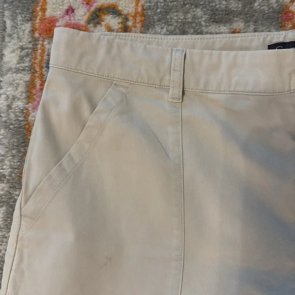 Garnet Hill Women's Cream Shorts - Picture 2 of 8